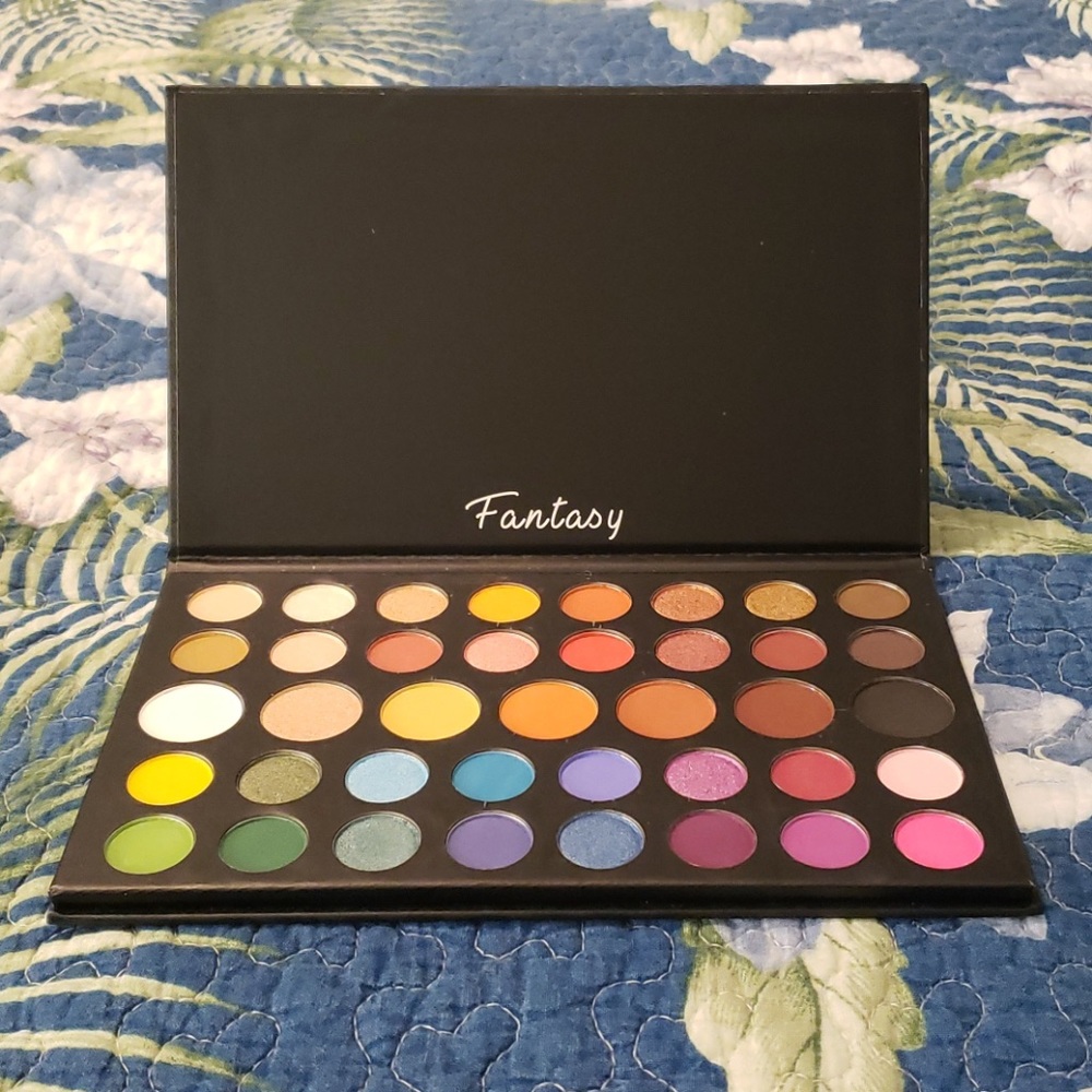 New, never used eyeshadow pallet.